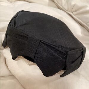 VTG 1950s black dome shaped fascinator hat. Bows all around, iconic hat